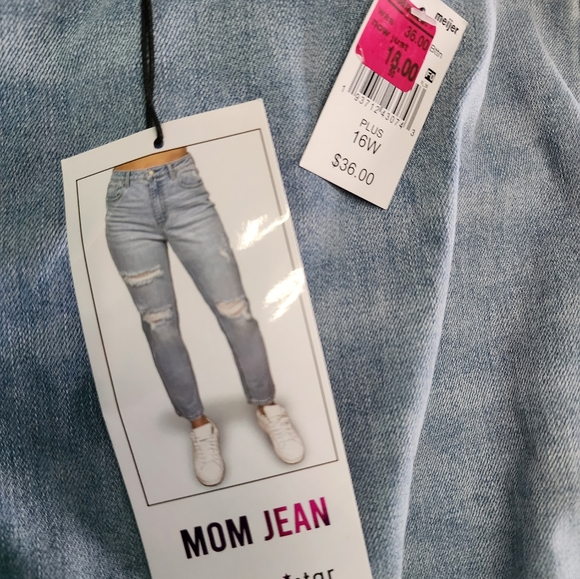 NWT Distressed Vanilla Star Mom Jeans size 16W - Picture 4 of 4